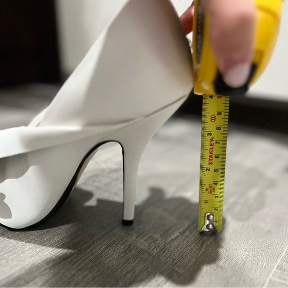 Nº21 Super Adorable Designer Heels with a Bow🎀 - Picture 8 of 8